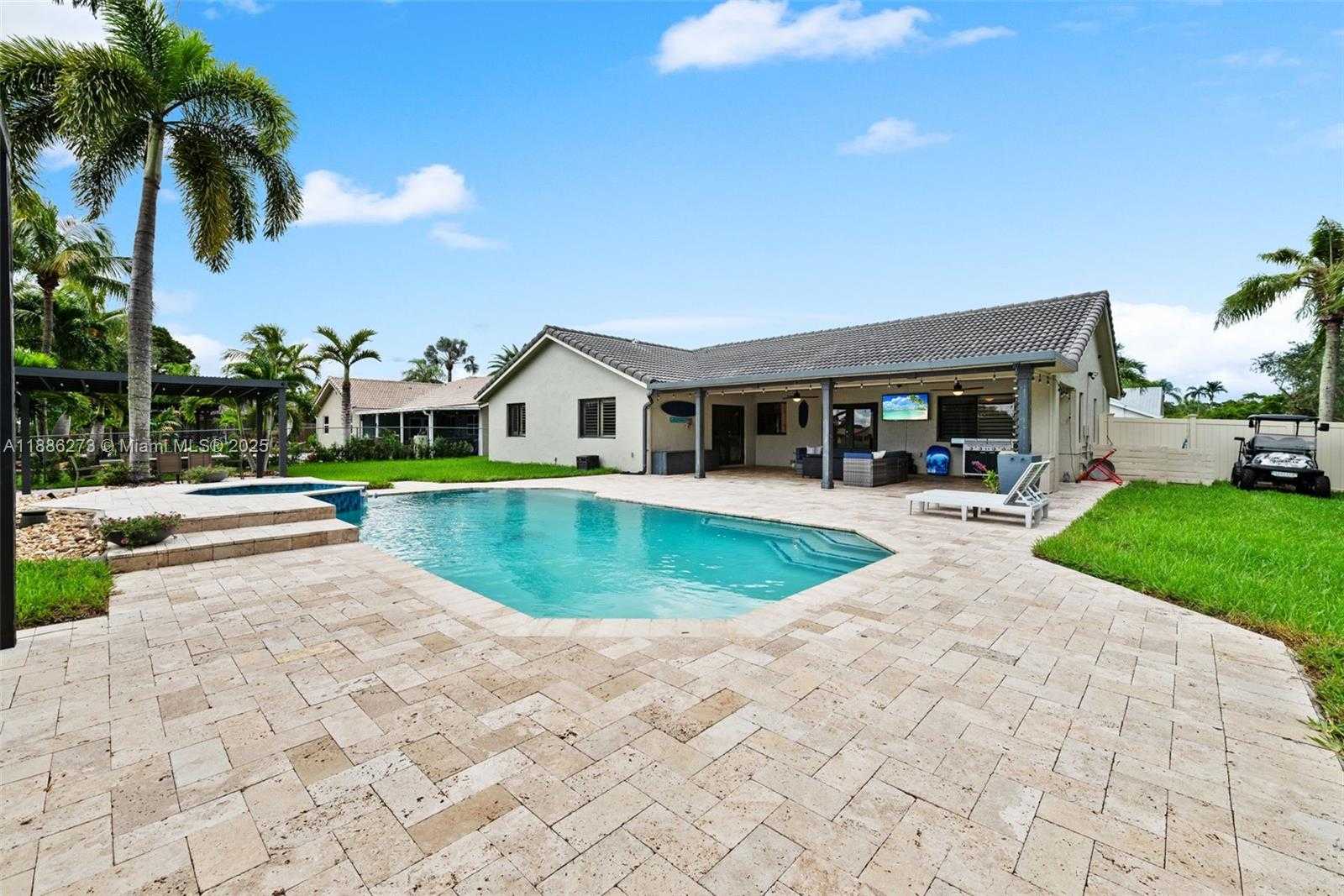 Small Image of 6411 OLDE MOAT WAY, Davie Number 24