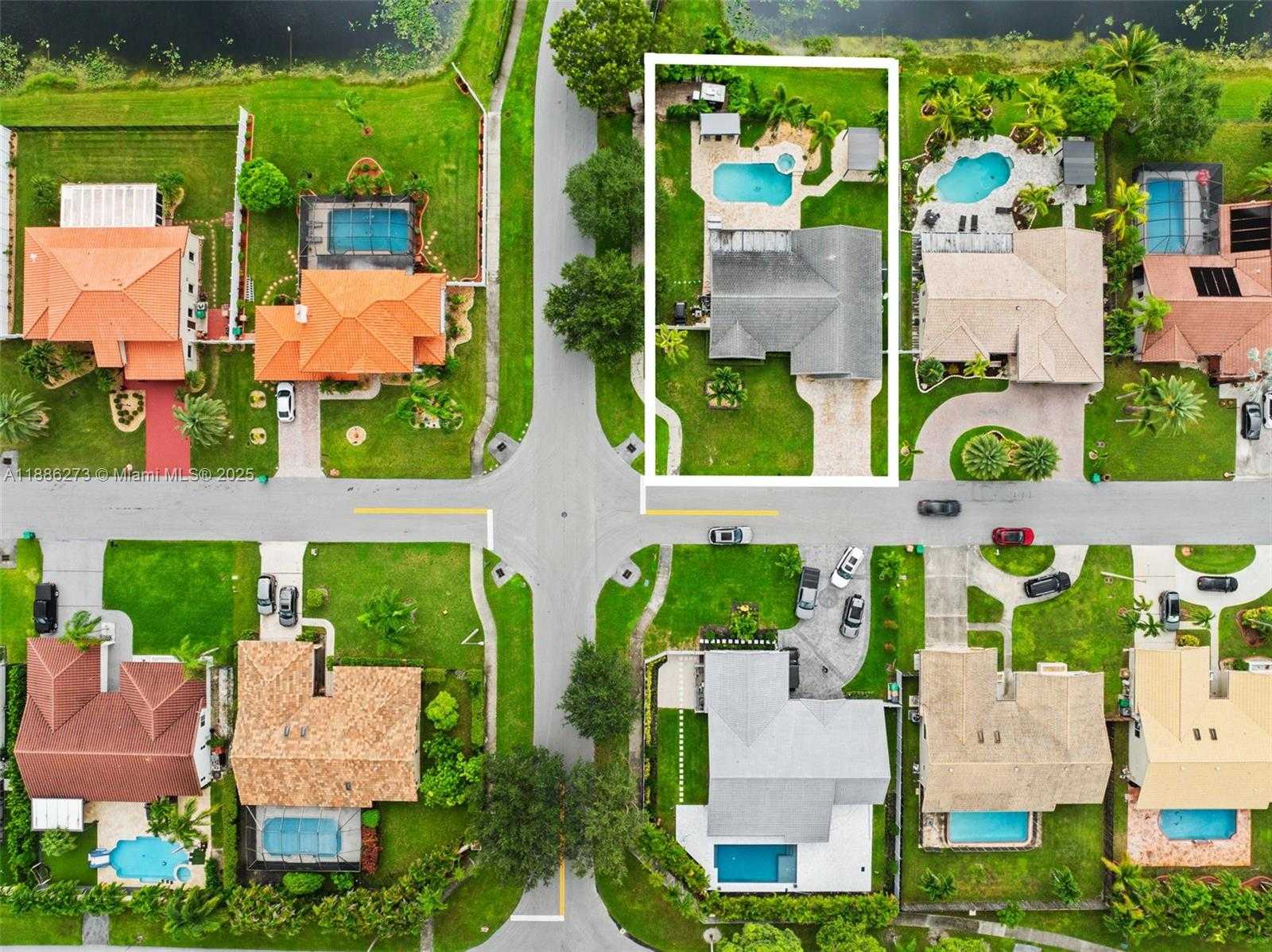 Small Image of 6411 OLDE MOAT WAY, Davie Number 32
