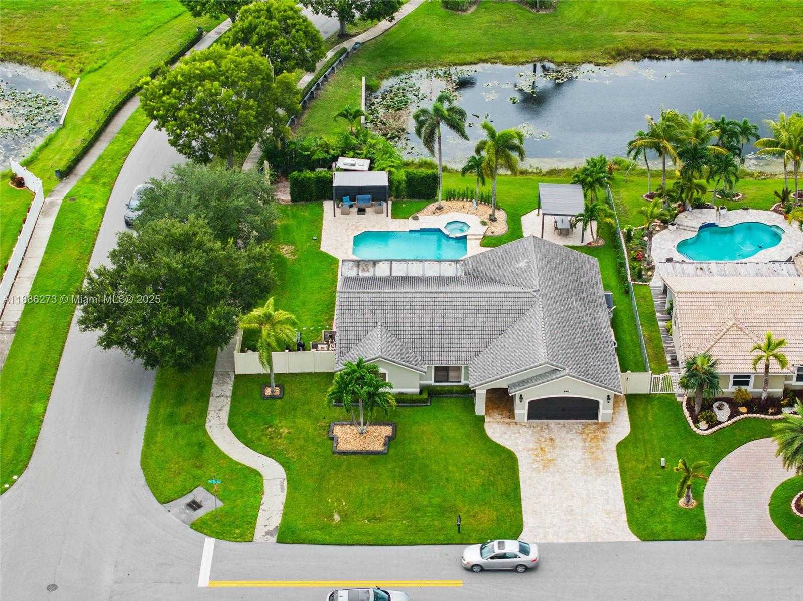 Small Image of 6411 OLDE MOAT WAY, Davie Number 33