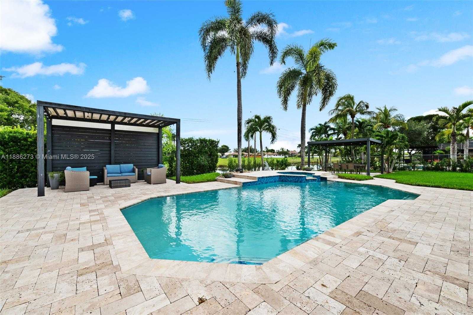 Small Image of 6411 OLDE MOAT WAY, Davie Number 4