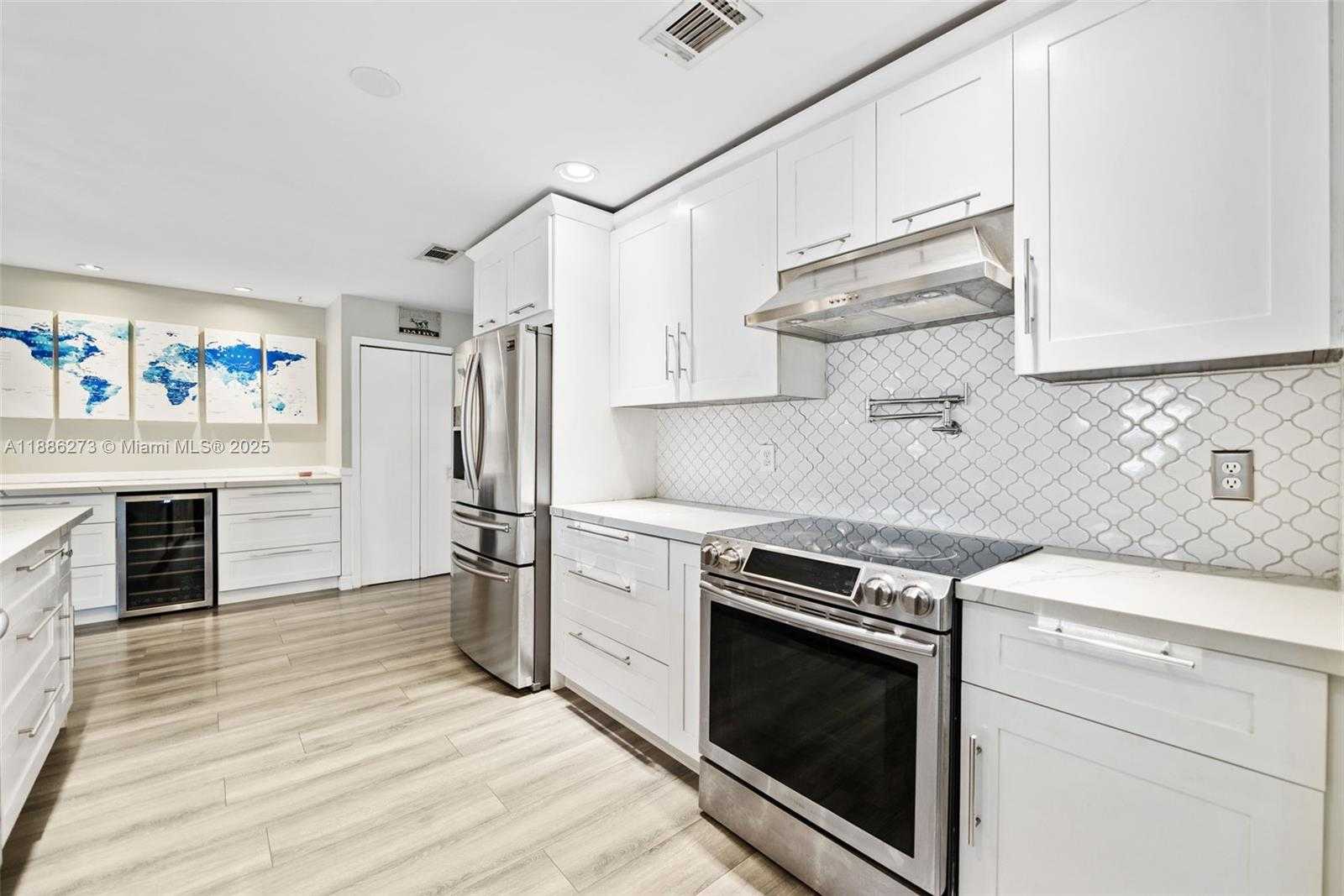 Small Image of 6411 OLDE MOAT WAY, Davie Number 6