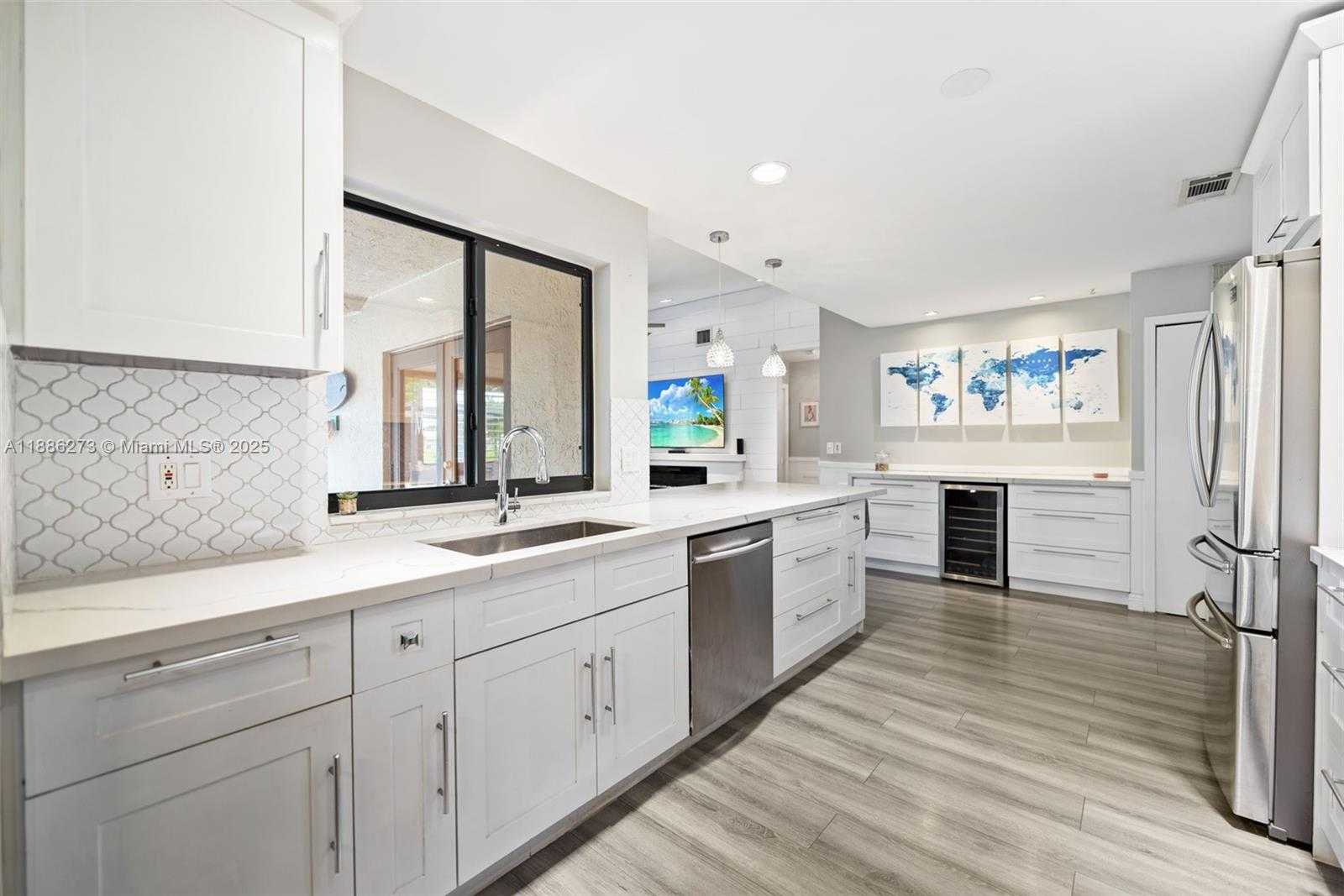 Small Image of 6411 OLDE MOAT WAY, Davie Number 7