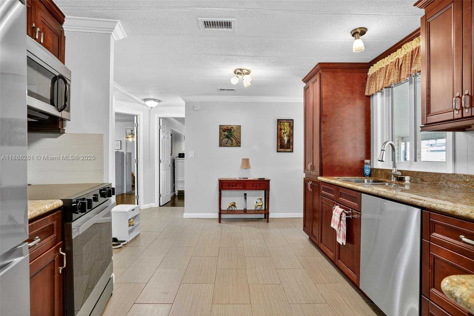 Small Image of 123 NORTH WEST 51ST CT, Deerfield Beach Number 3