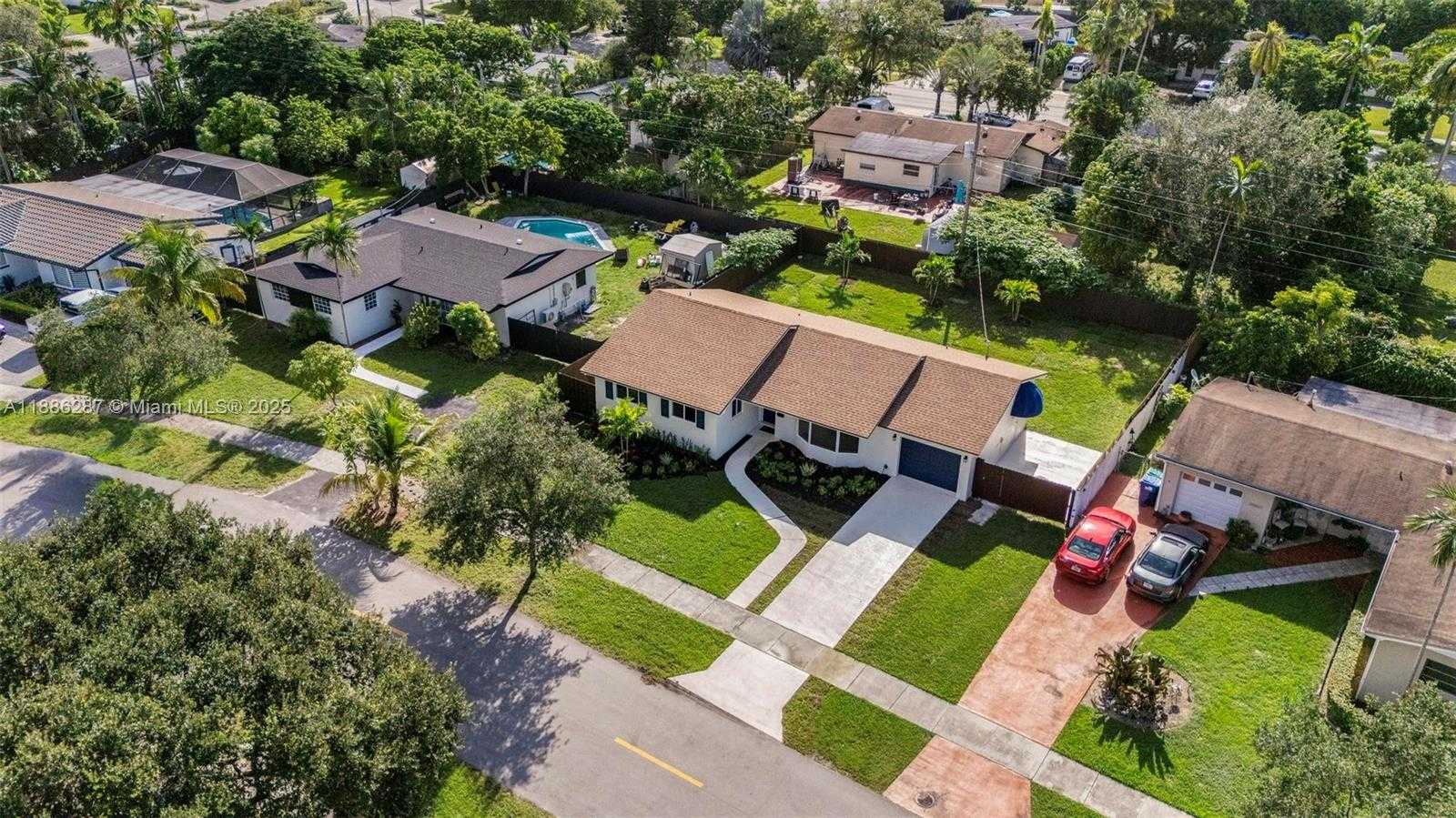 Small Image of 19221 SOUTH WEST 92ND RD, Cutler Bay Number 12