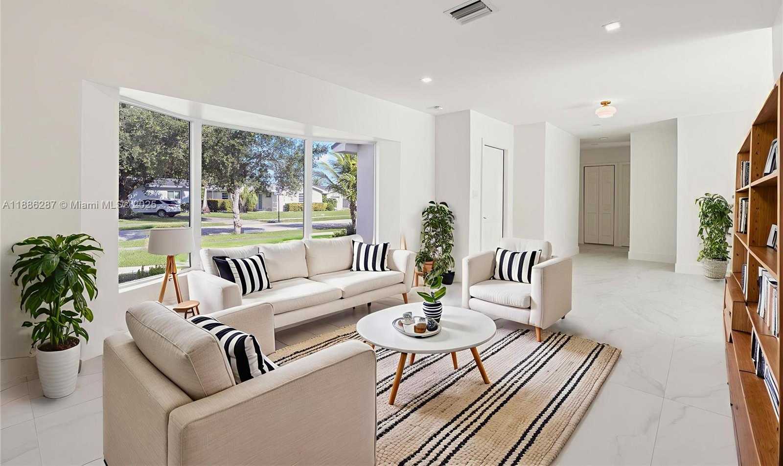 Small Image of 19221 SOUTH WEST 92ND RD, Cutler Bay Number 15