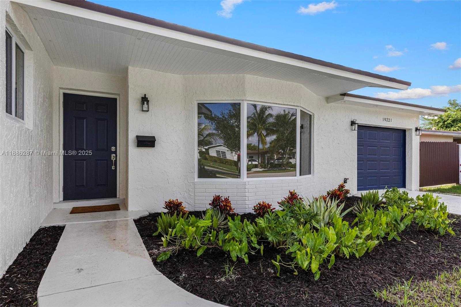 Small Image of 19221 SOUTH WEST 92ND RD, Cutler Bay Number 4