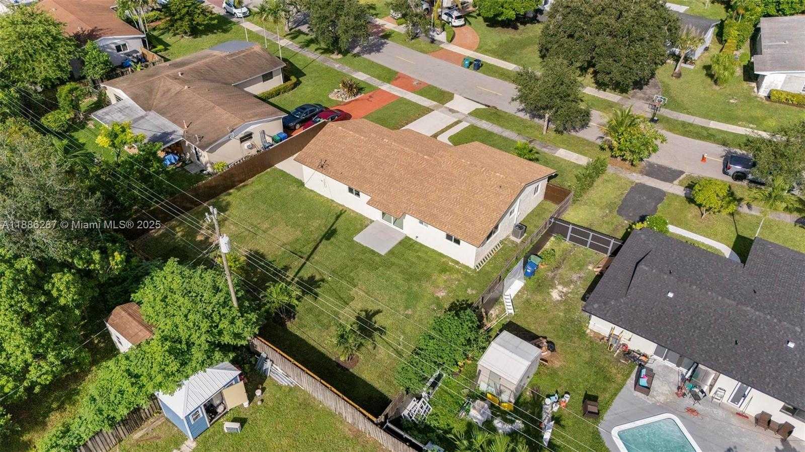 Small Image of 19221 SOUTH WEST 92ND RD, Cutler Bay Number 5