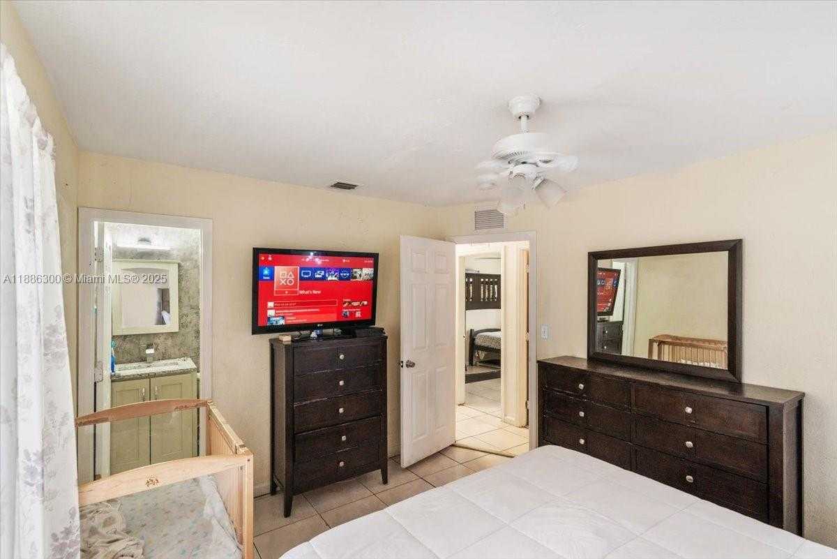Small Image of 4371 SOUTH WEST 24TH ST, Fort Lauderdale Number 10