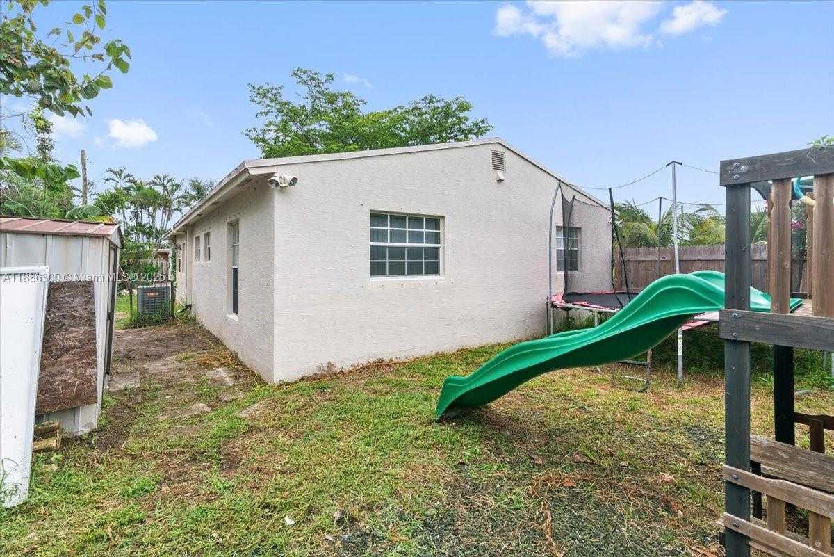 Small Image of 4371 SOUTH WEST 24TH ST, Fort Lauderdale Number 14