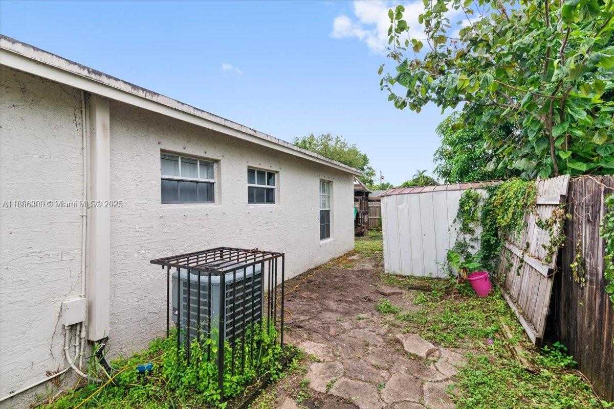 Small Image of 4371 SOUTH WEST 24TH ST, Fort Lauderdale Number 16
