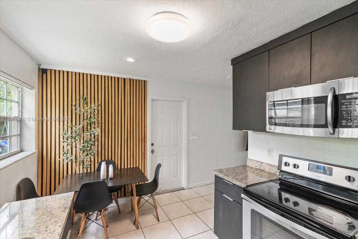 Small Image of 4371 SOUTH WEST 24TH ST, Fort Lauderdale Number 3