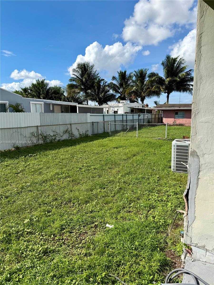 Small Image of 3561 NORTH WEST 106TH ST, Miami Number 10