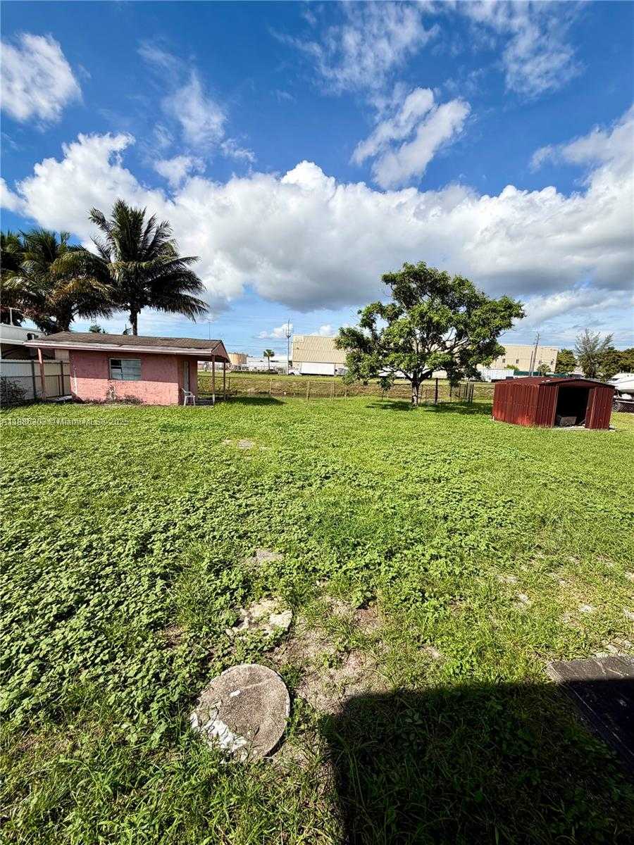 Small Image of 3561 NORTH WEST 106TH ST, Miami Number 25