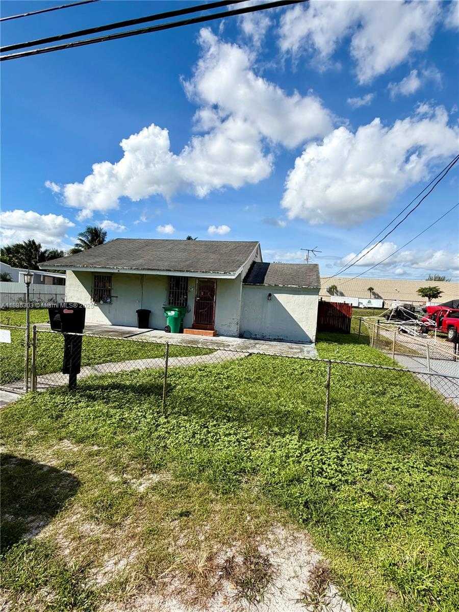Small Image of 3561 NORTH WEST 106TH ST, Miami Number 4