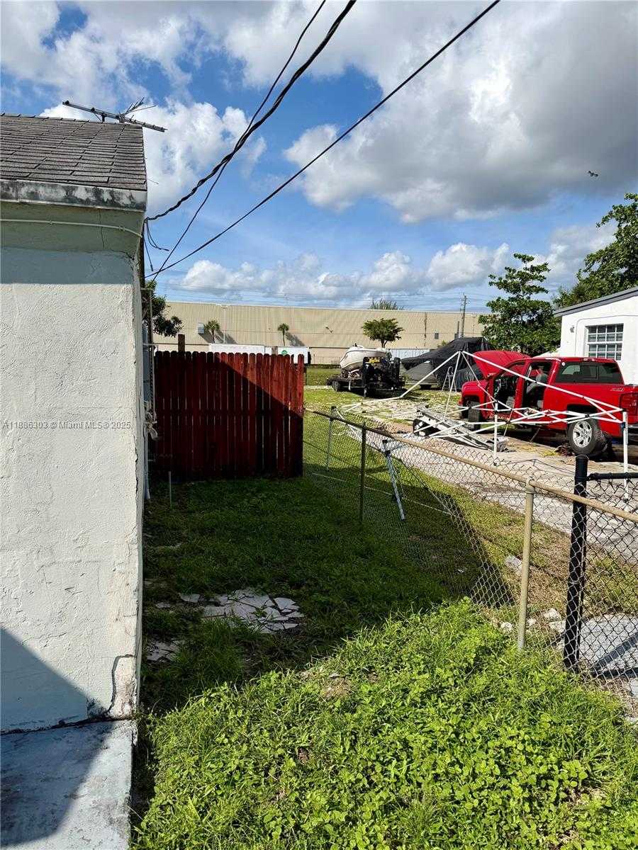 Small Image of 3561 NORTH WEST 106TH ST, Miami Number 9