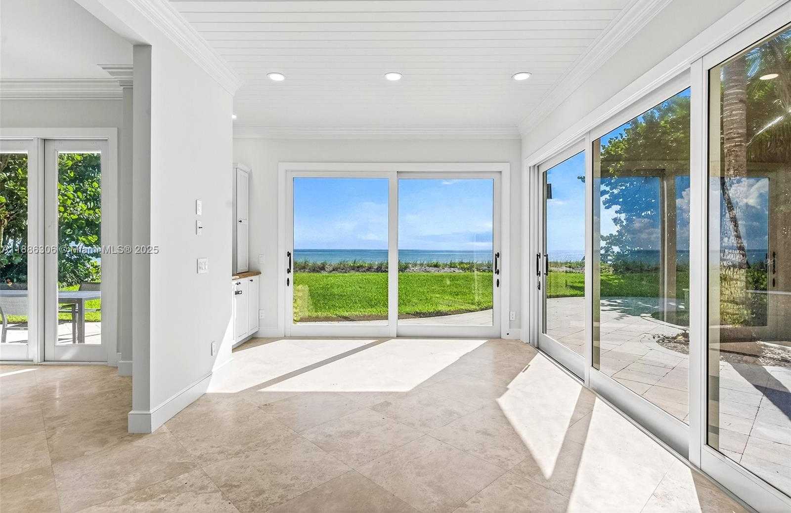 Small Image of 906 HOLOMA DR, Vero Beach Number 11