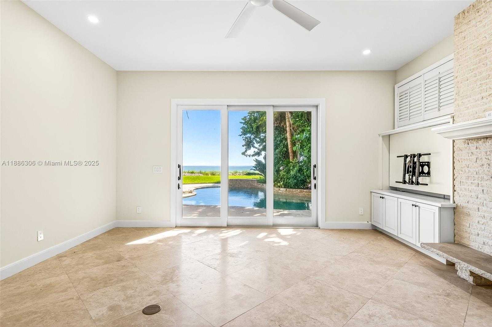 Small Image of 906 HOLOMA DR, Vero Beach Number 12