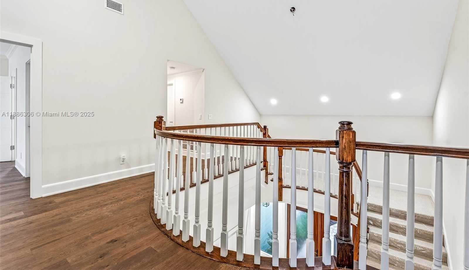 Small Image of 906 HOLOMA DR, Vero Beach Number 16