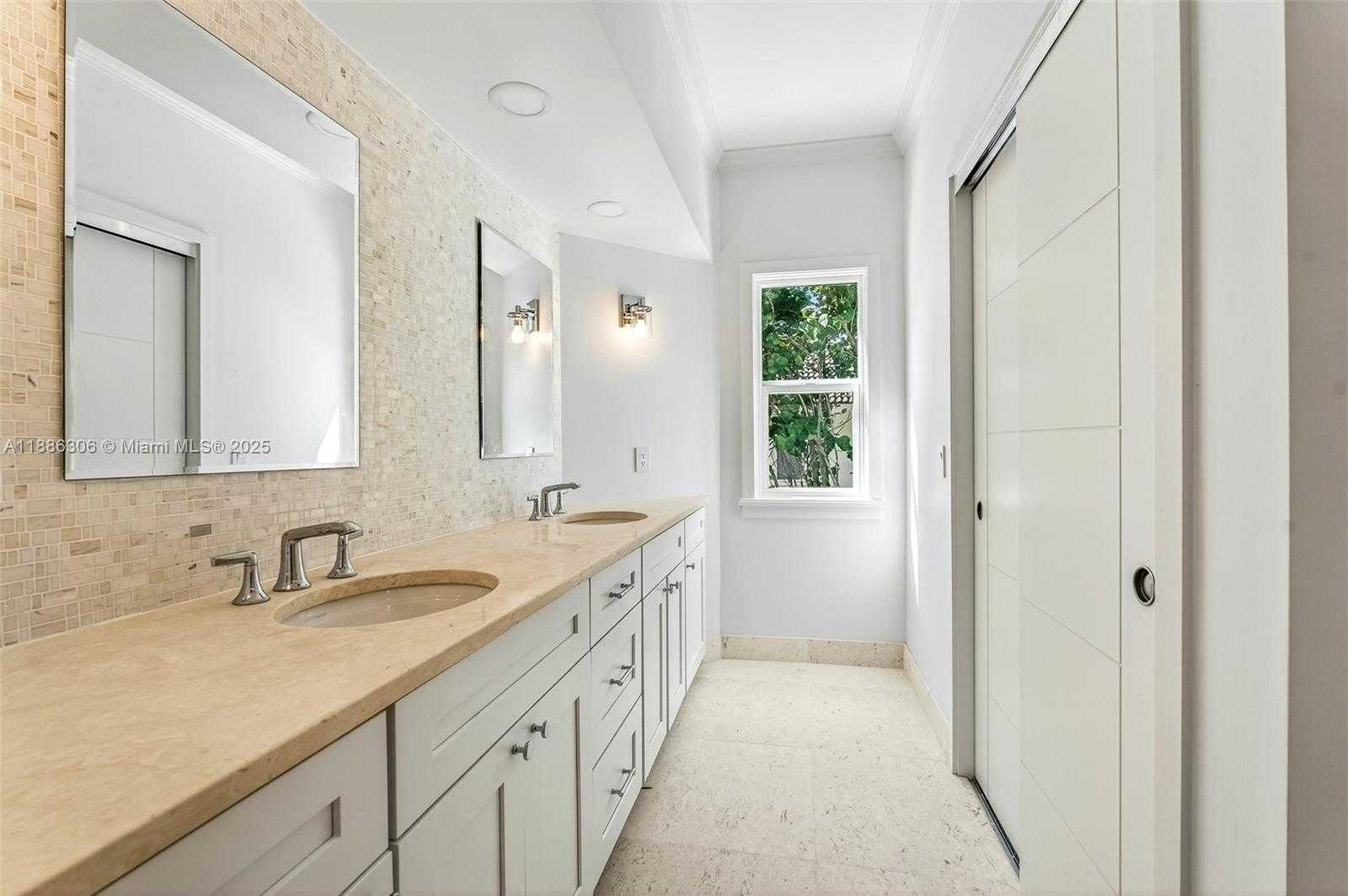 Small Image of 906 HOLOMA DR, Vero Beach Number 24