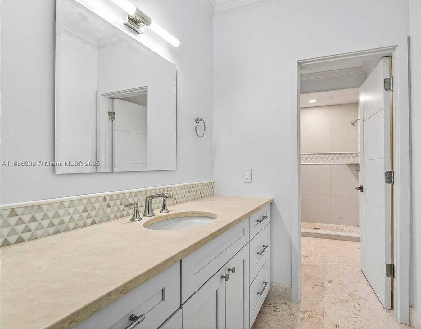 Small Image of 906 HOLOMA DR, Vero Beach Number 25