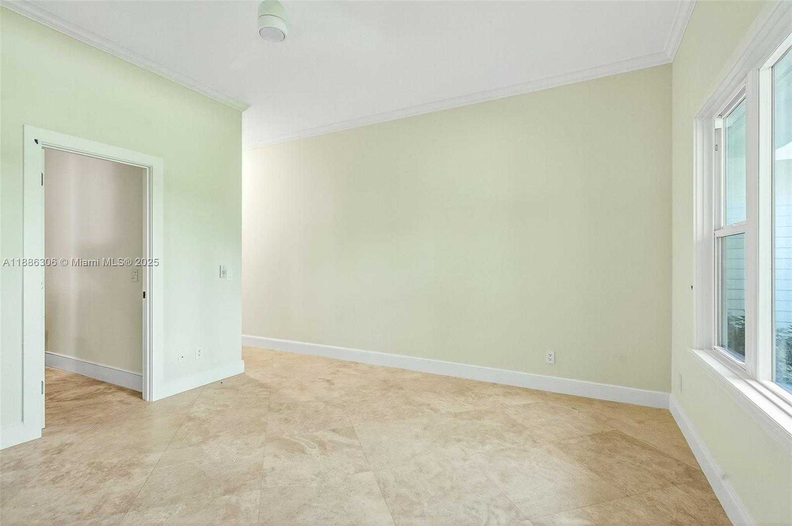 Small Image of 906 HOLOMA DR, Vero Beach Number 26
