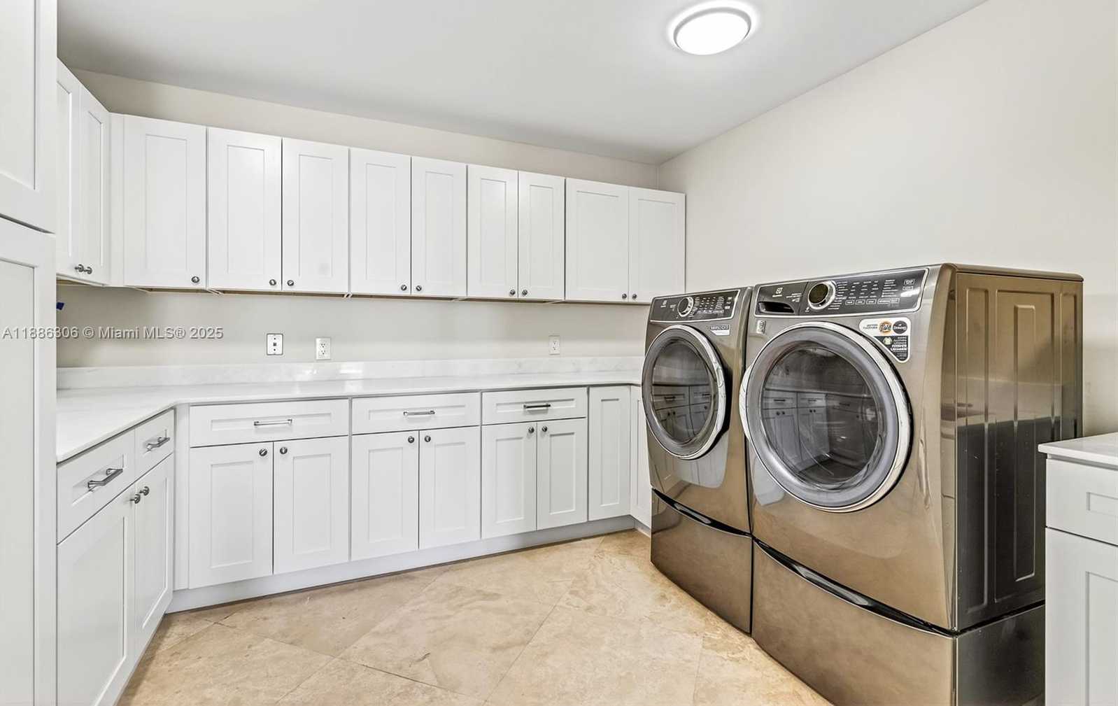 Small Image of 906 HOLOMA DR, Vero Beach Number 27