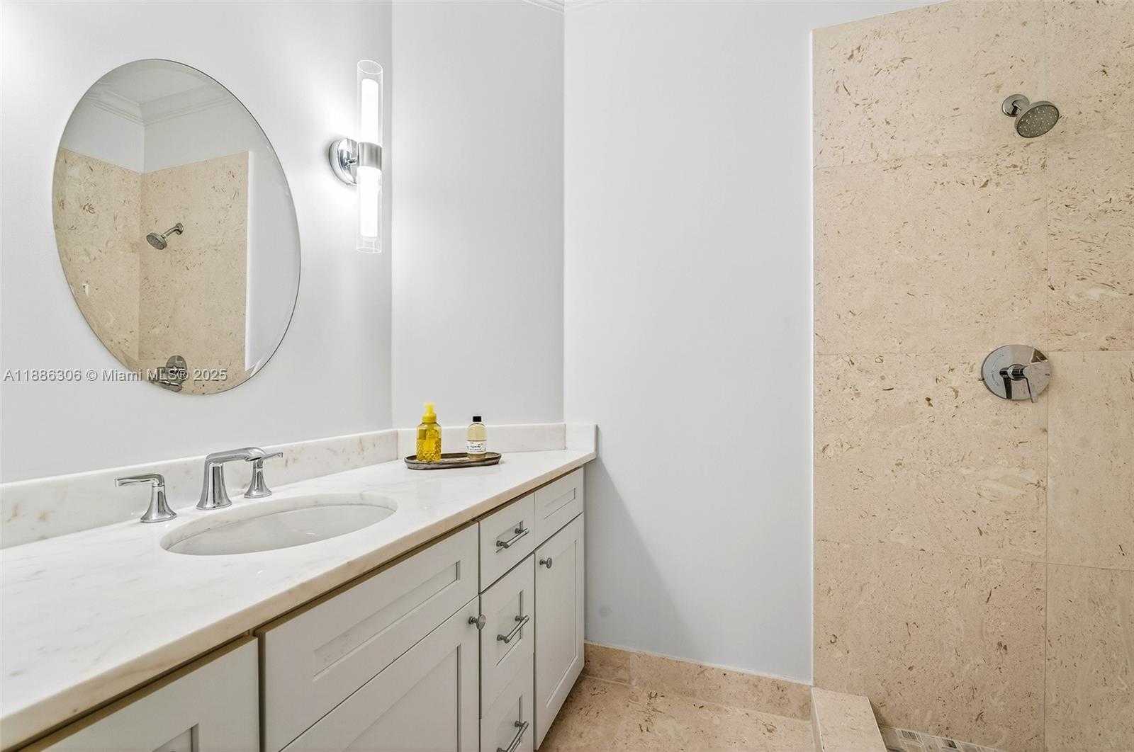 Small Image of 906 HOLOMA DR, Vero Beach Number 28
