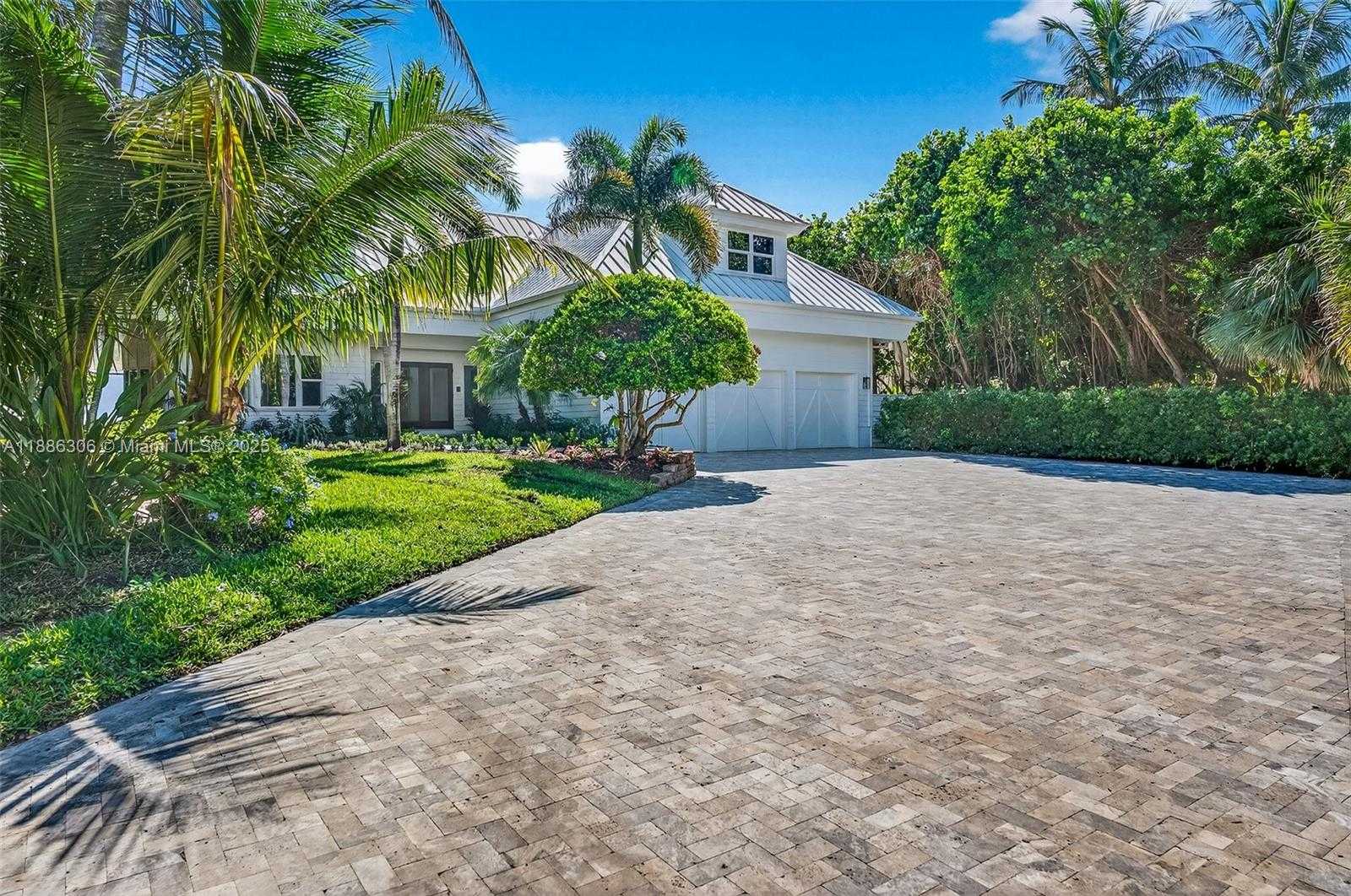 Small Image of 906 HOLOMA DR, Vero Beach Number 3