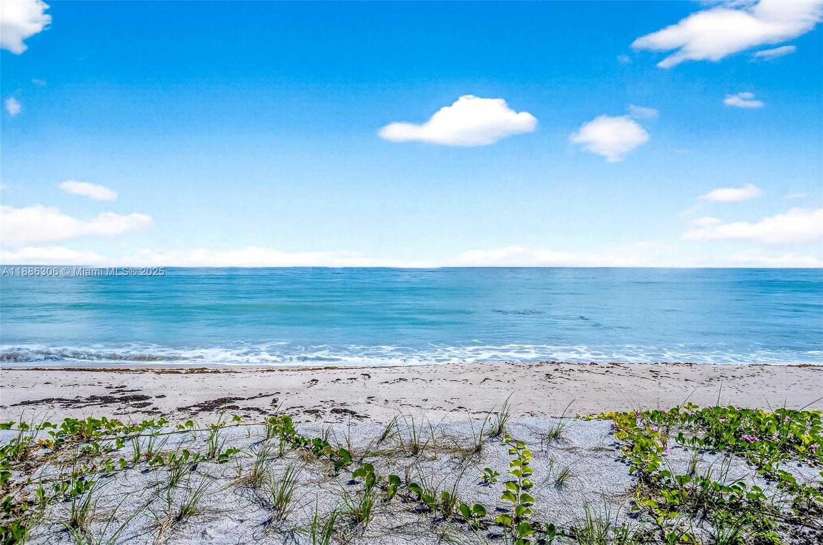 Small Image of 906 HOLOMA DR, Vero Beach Number 31