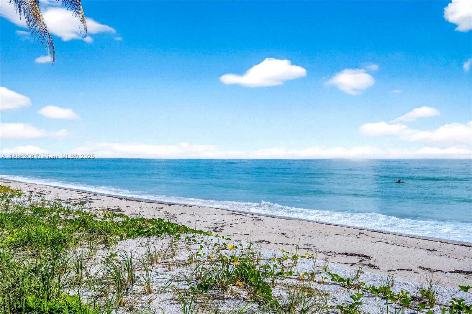 Small Image of 906 HOLOMA DR, Vero Beach Number 32