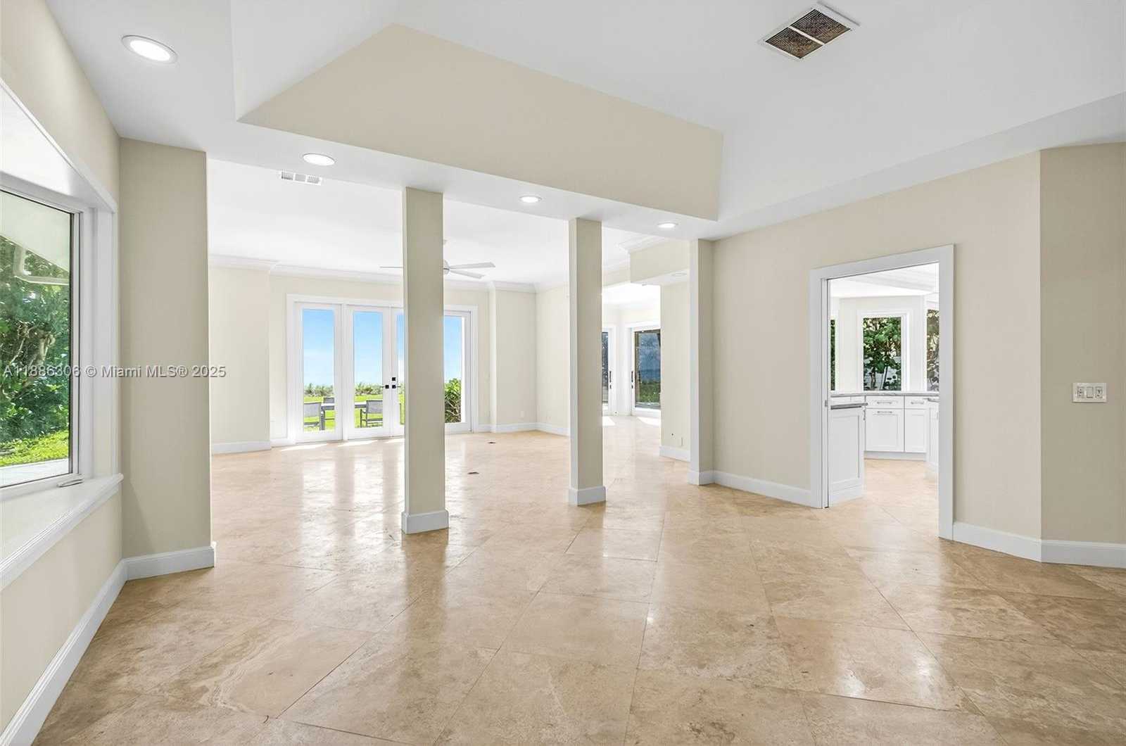 Small Image of 906 HOLOMA DR, Vero Beach Number 5