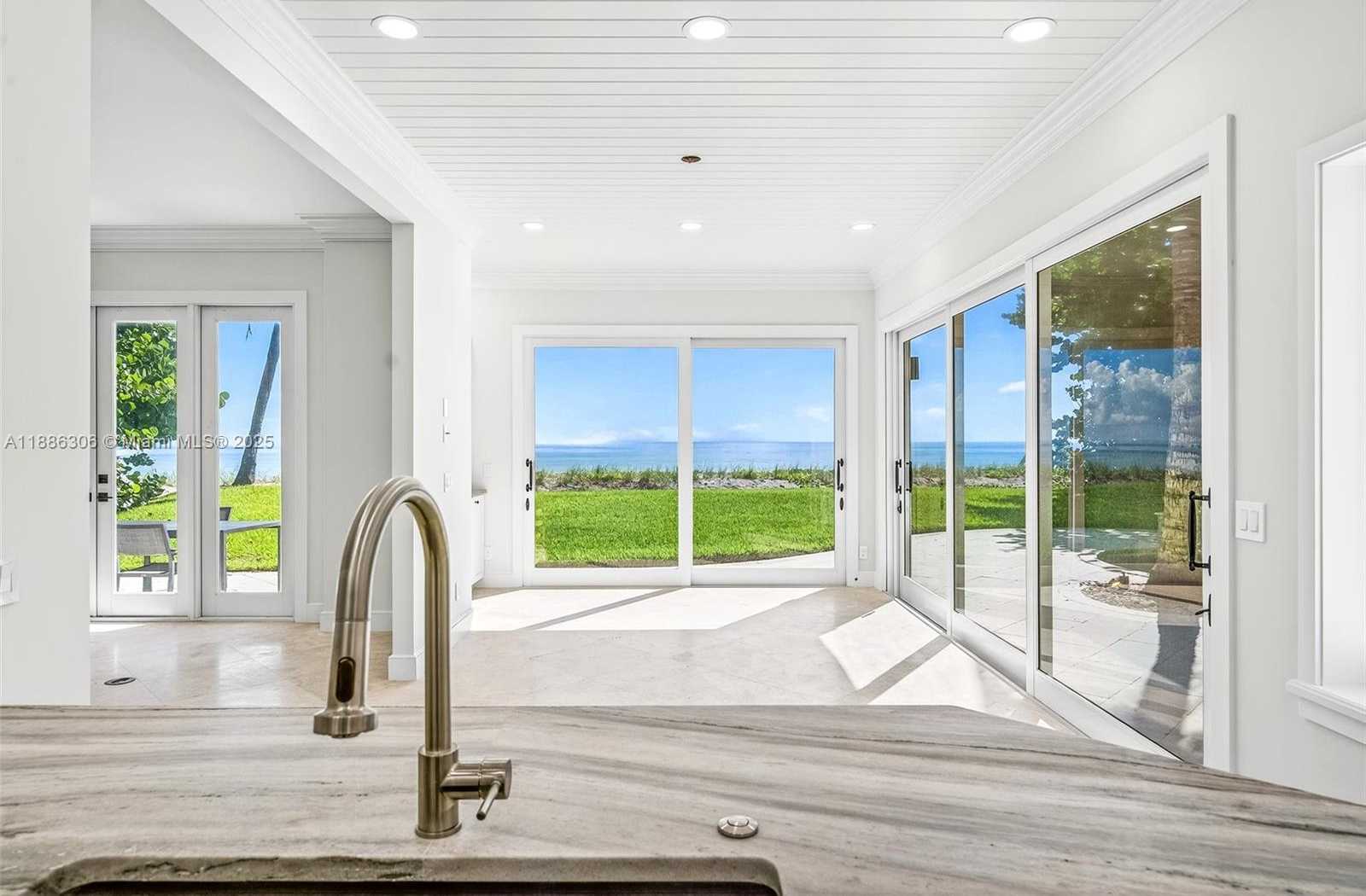 Small Image of 906 HOLOMA DR, Vero Beach Number 6