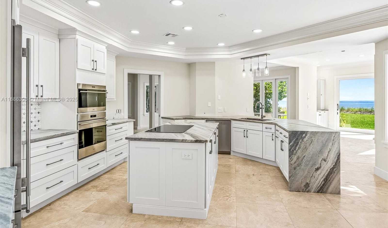 Small Image of 906 HOLOMA DR, Vero Beach Number 7