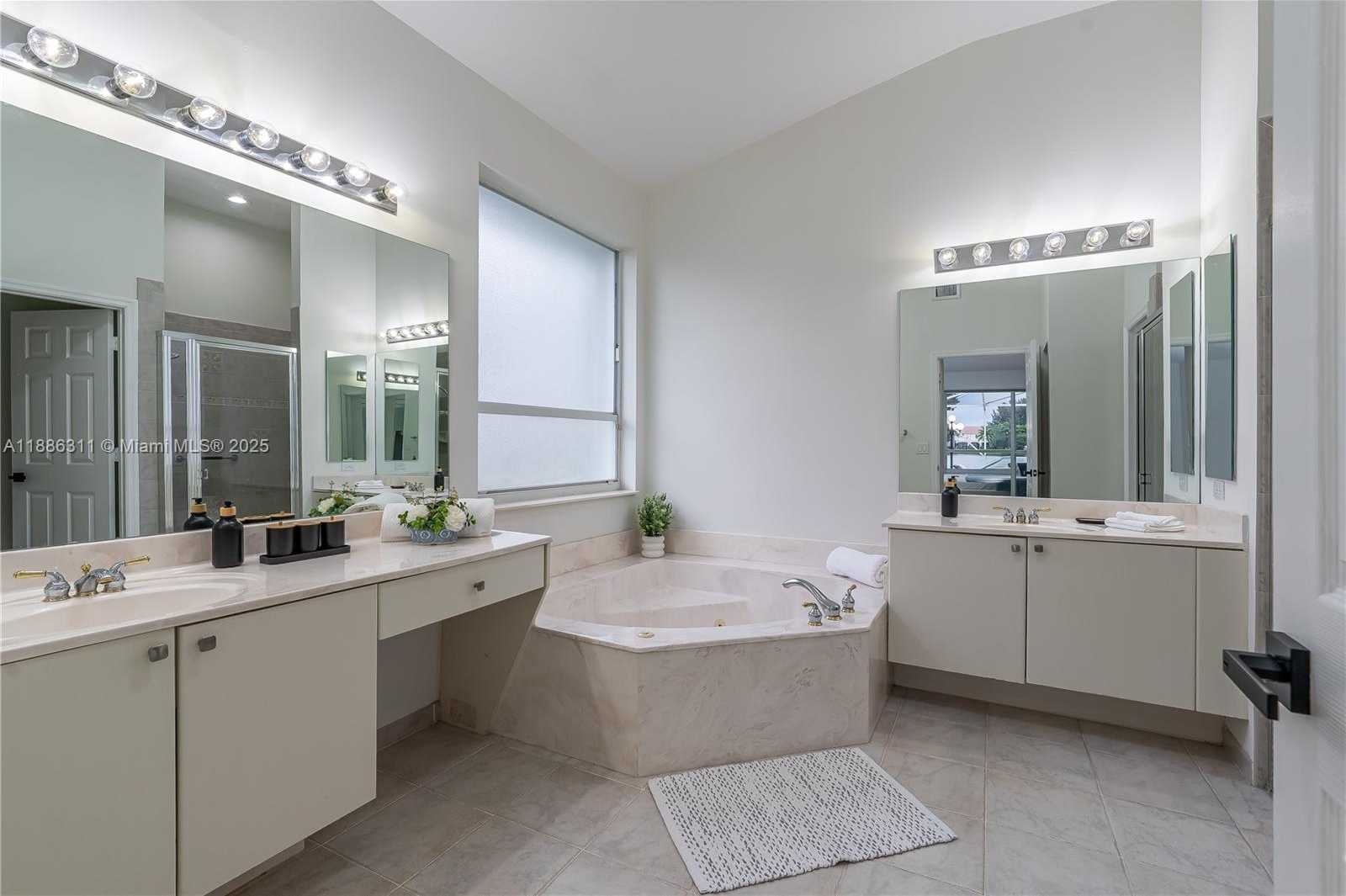 Small Image of 12814 NORTH WEST 20TH ST, Pembroke Pines Number 17