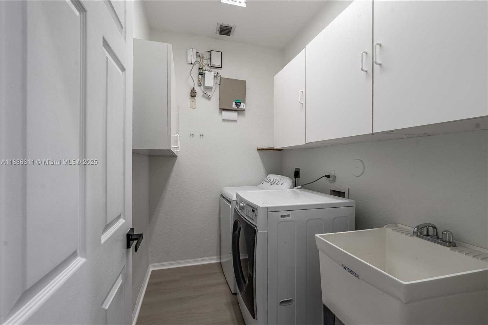 Small Image of 12814 NORTH WEST 20TH ST, Pembroke Pines Number 24