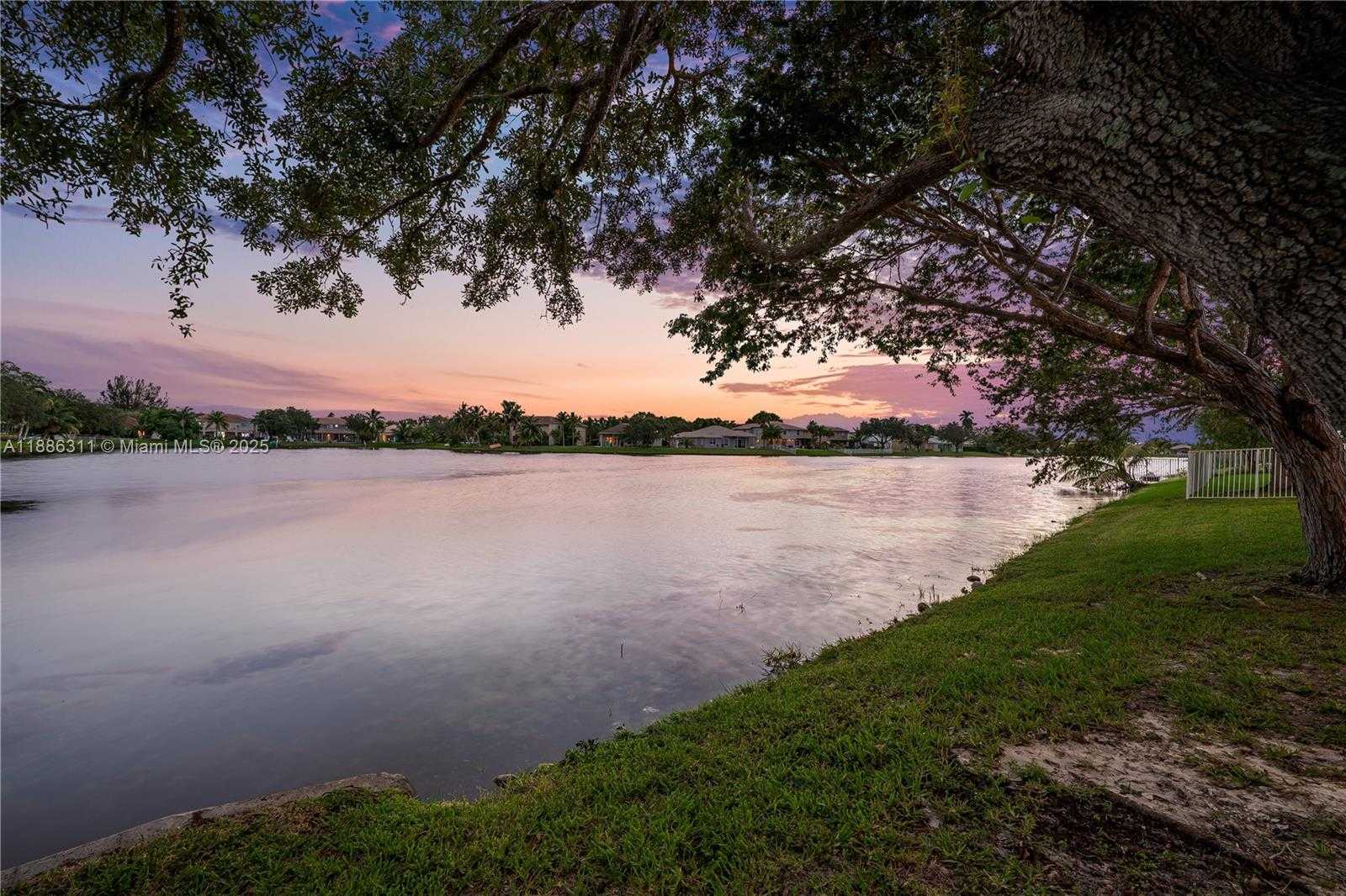 Small Image of 12814 NORTH WEST 20TH ST, Pembroke Pines Number 35