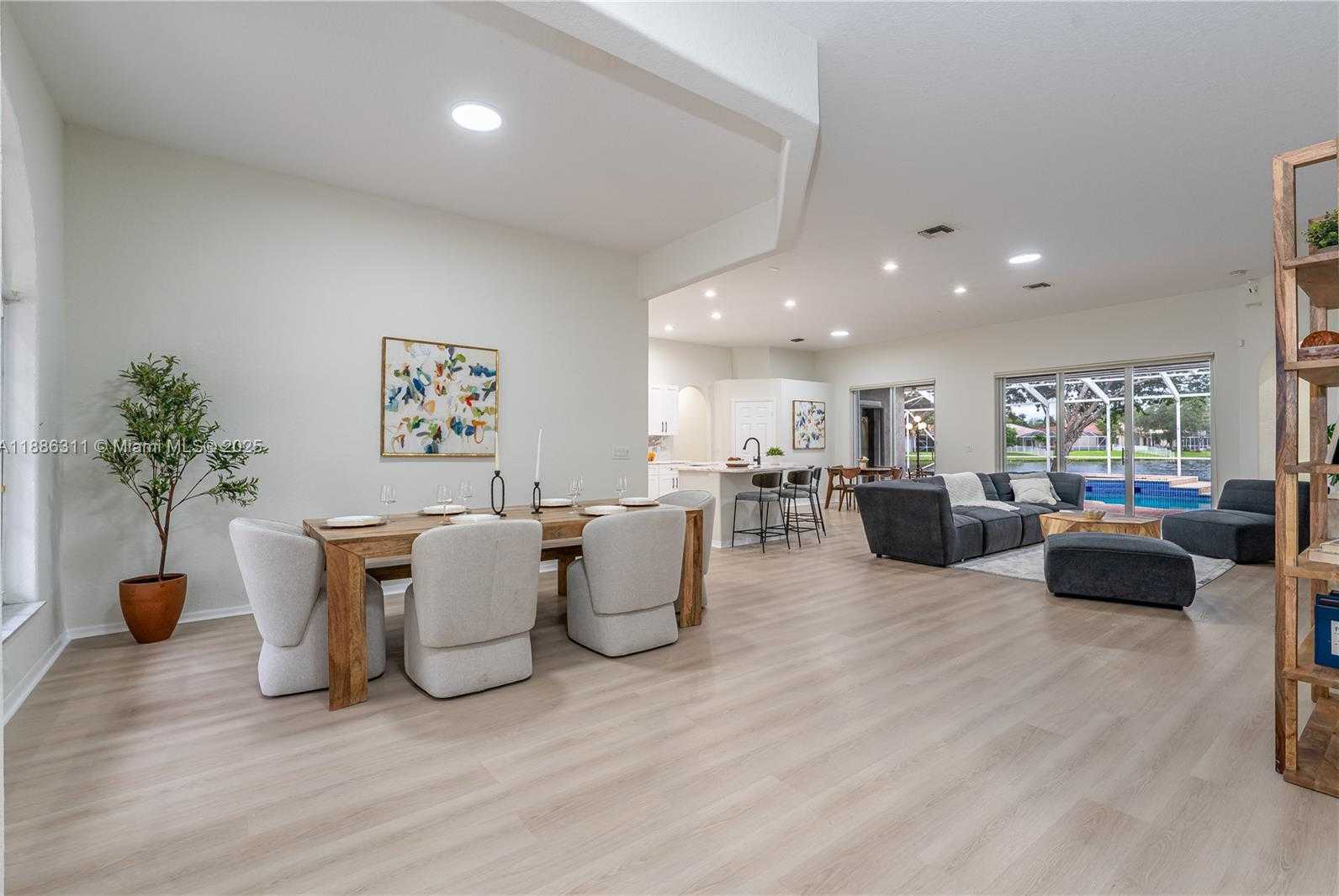 Small Image of 12814 NORTH WEST 20TH ST, Pembroke Pines Number 4