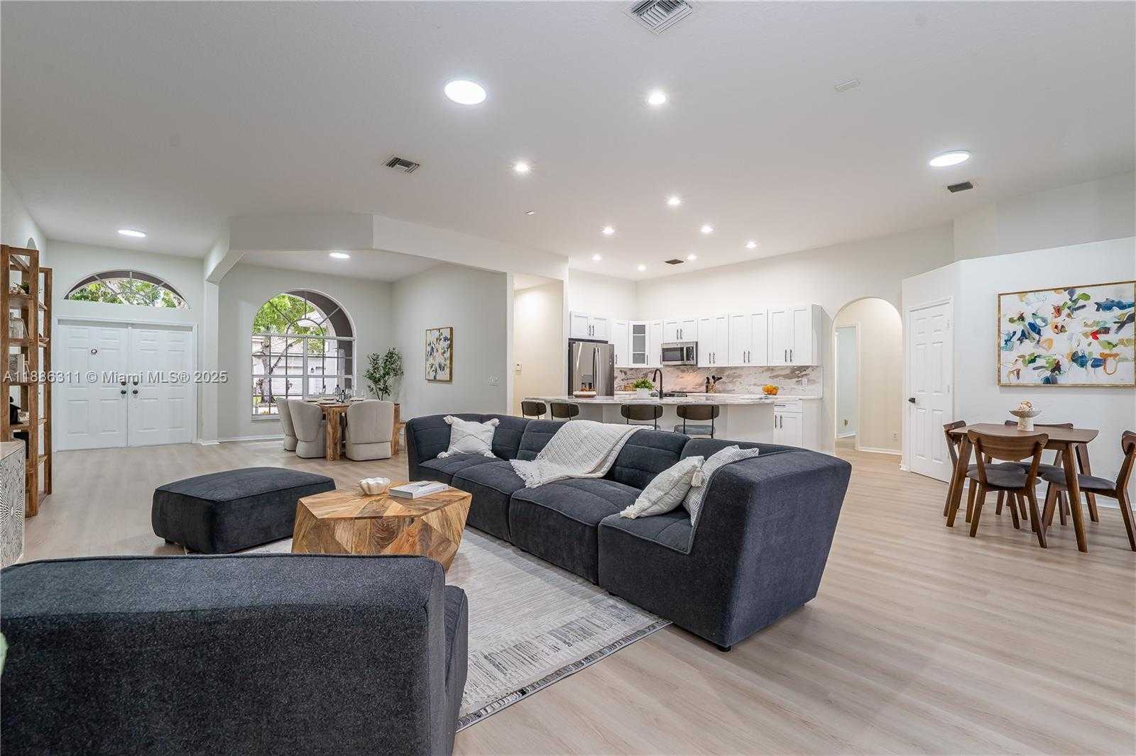 Small Image of 12814 NORTH WEST 20TH ST, Pembroke Pines Number 7