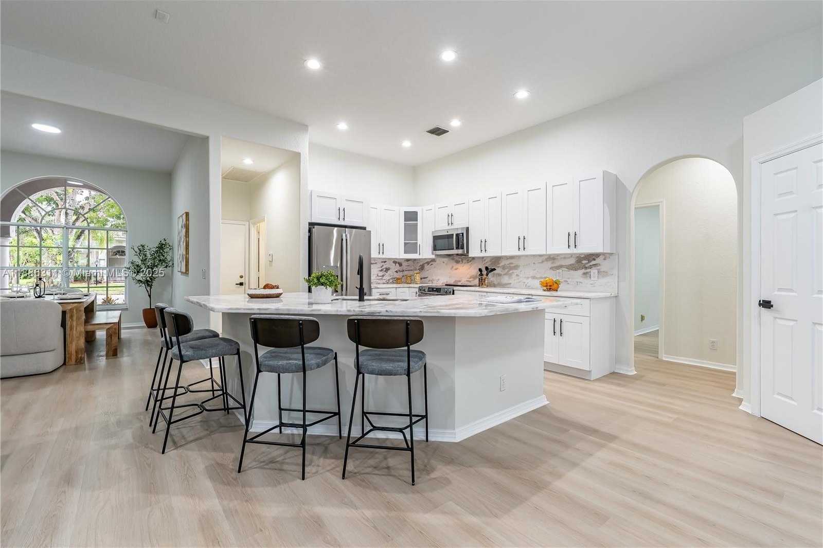 Small Image of 12814 NORTH WEST 20TH ST, Pembroke Pines Number 9