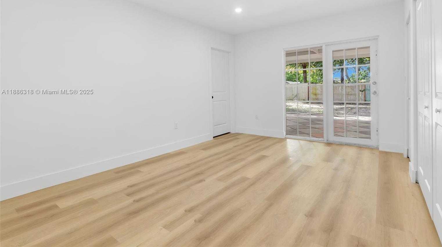 Small Image of 924 WEST 28TH ST, Hialeah Number 14
