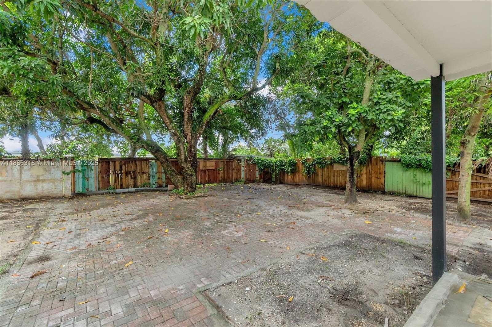 Small Image of 924 WEST 28TH ST, Hialeah Number 33