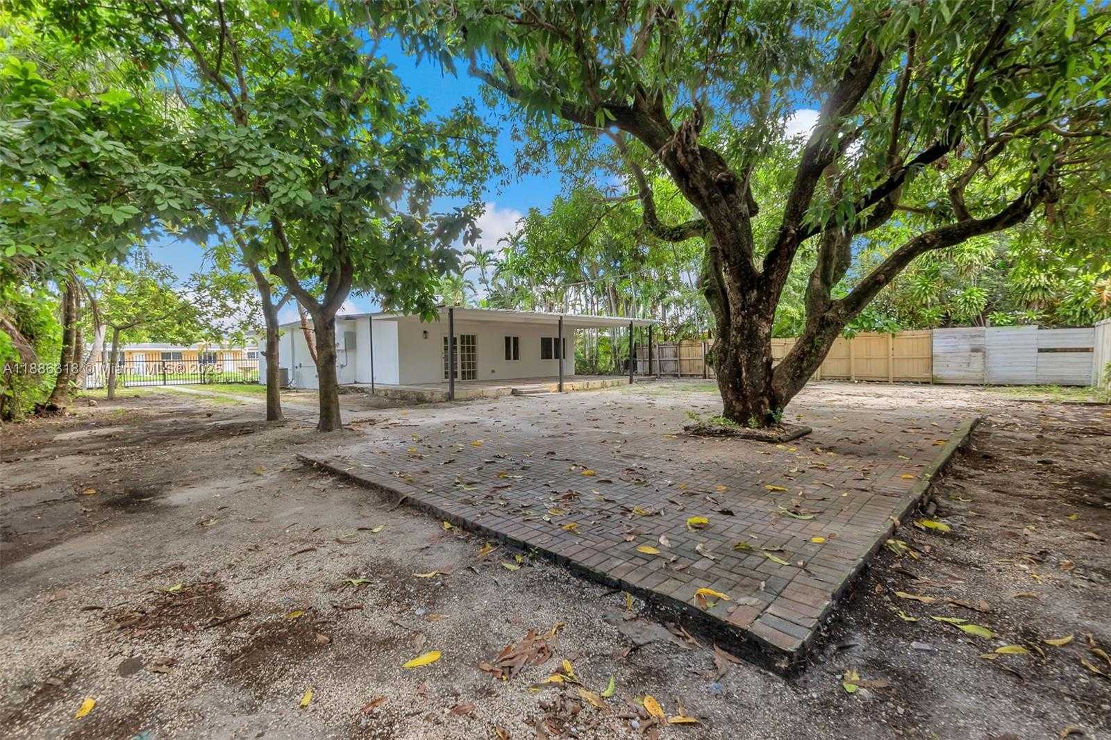 Small Image of 924 WEST 28TH ST, Hialeah Number 38