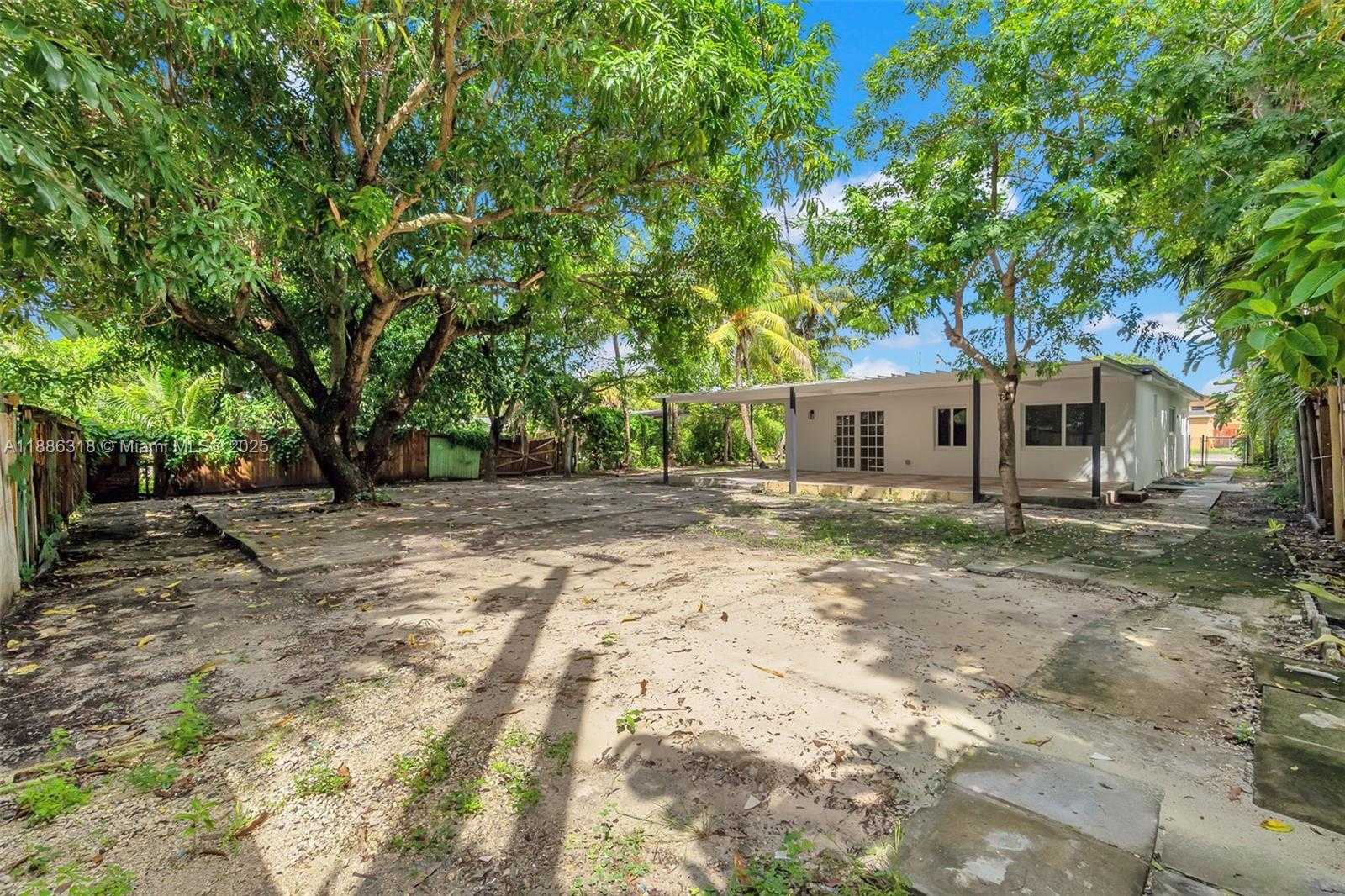 Small Image of 924 WEST 28TH ST, Hialeah Number 39