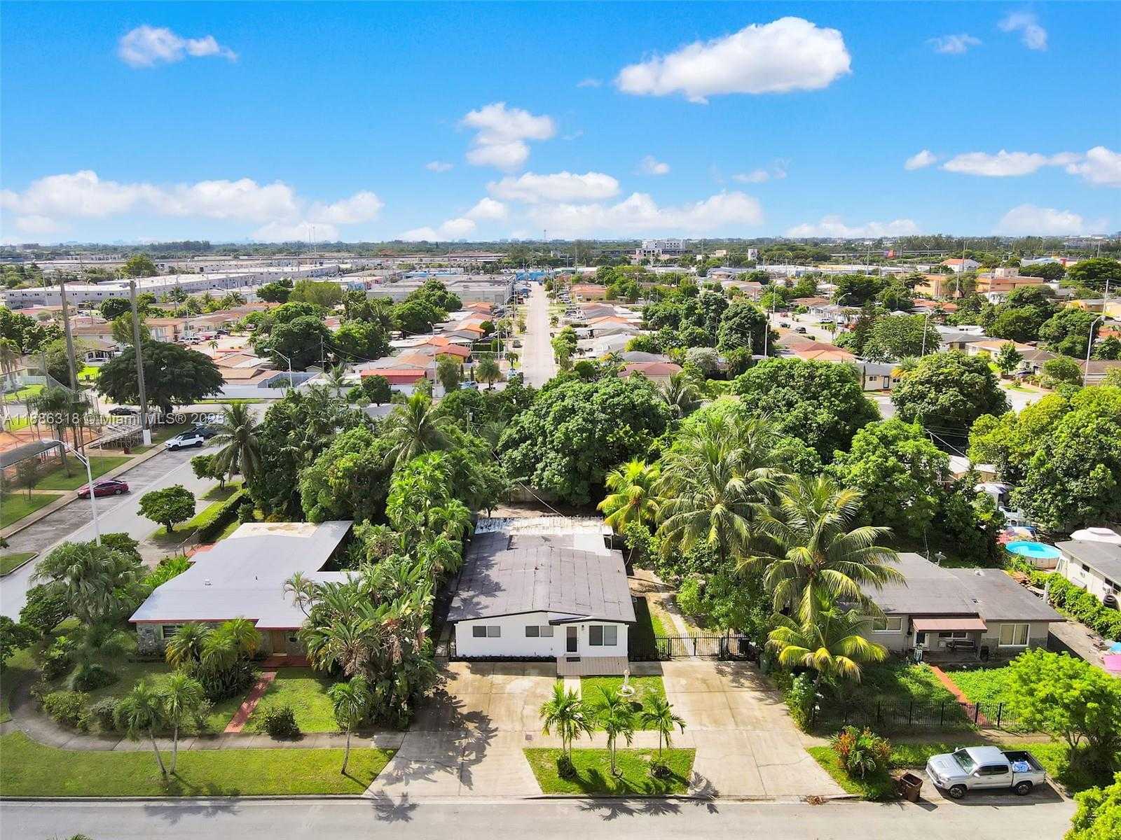 Small Image of 924 WEST 28TH ST, Hialeah Number 41