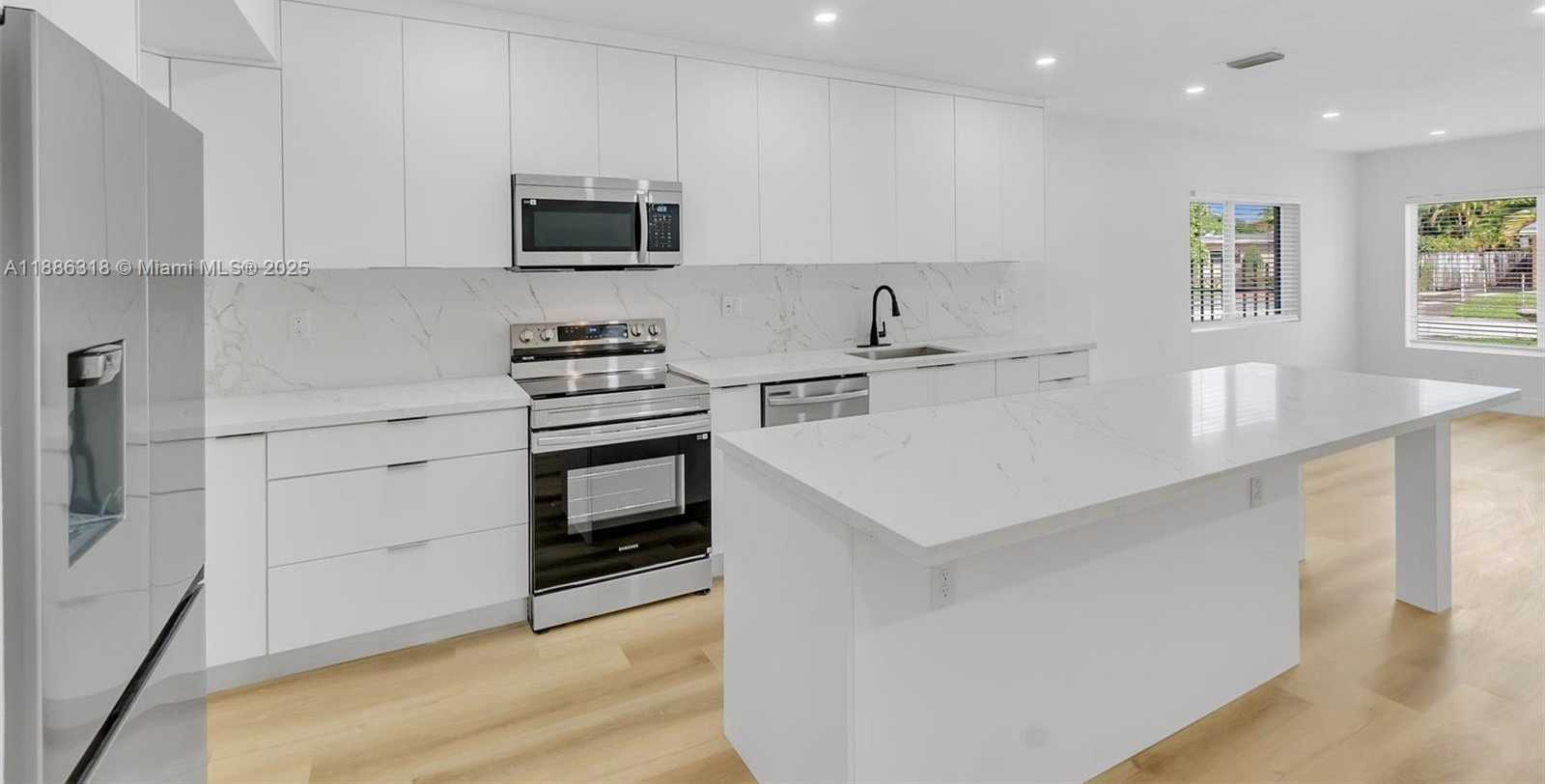 Small Image of 924 WEST 28TH ST, Hialeah Number 5