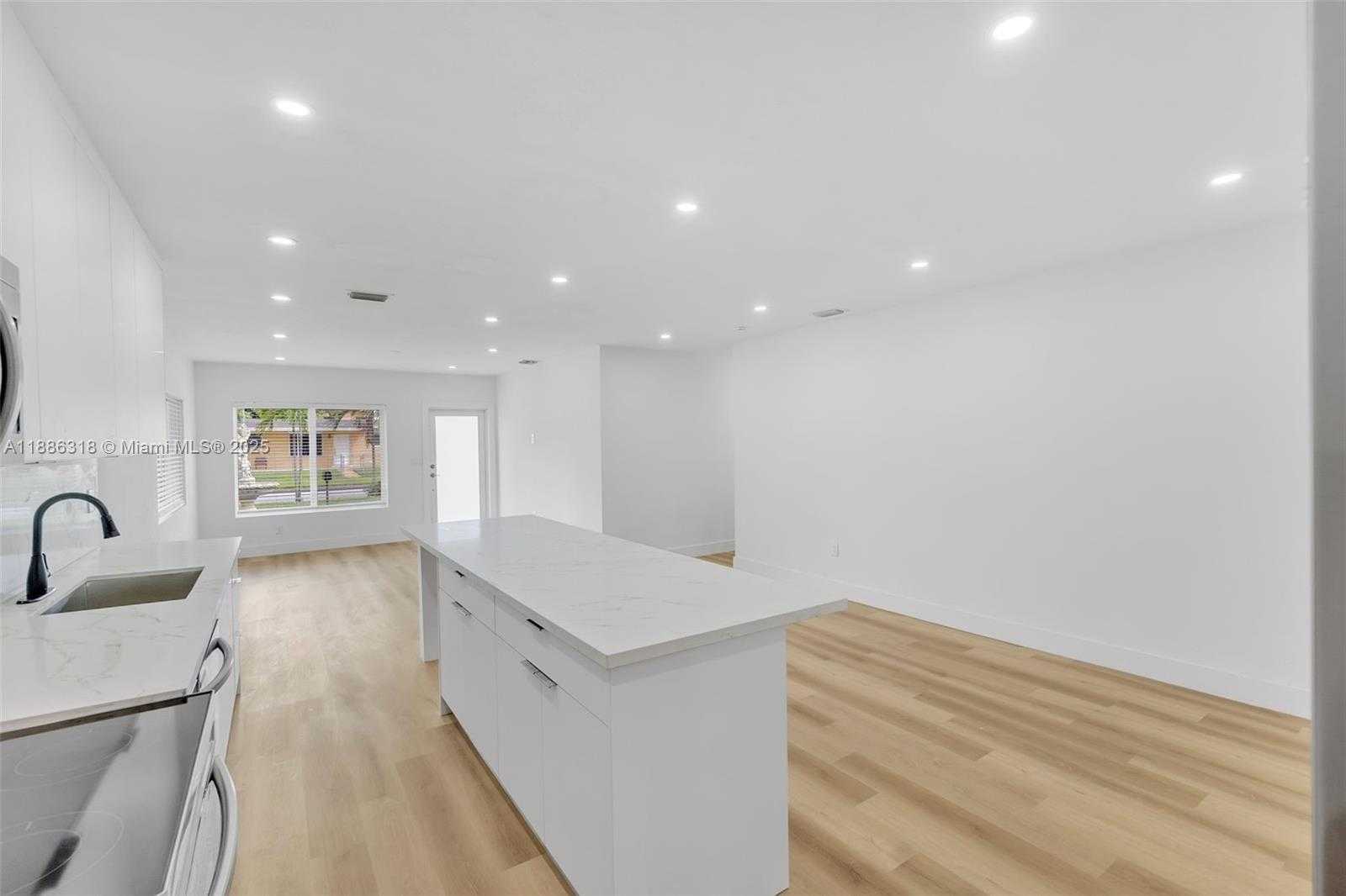 Small Image of 924 WEST 28TH ST, Hialeah Number 7