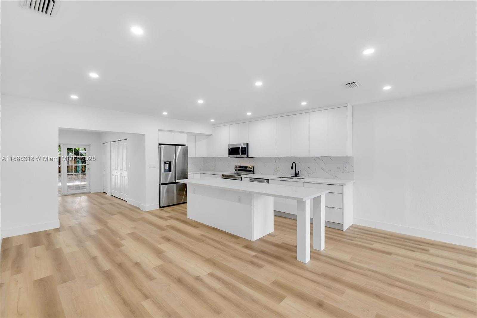 Small Image of 924 WEST 28TH ST, Hialeah Number 8
