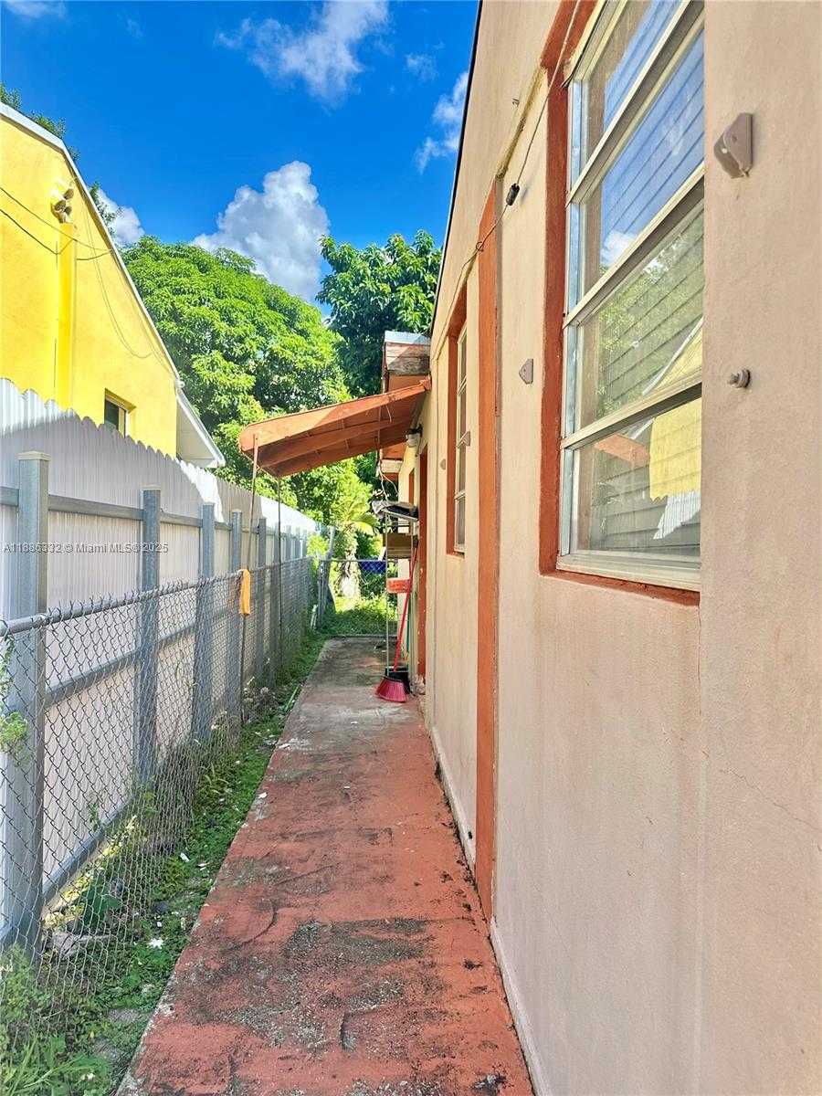 Small Image of 2473 SOUTH WEST 14TH ST, Miami Number 4