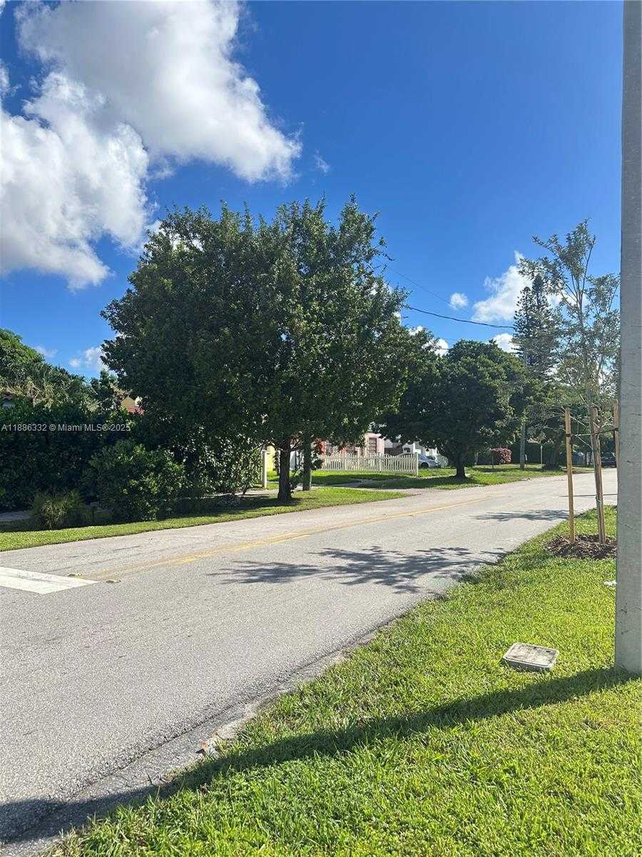 Small Image of 2473 SOUTH WEST 14TH ST, Miami Number 8