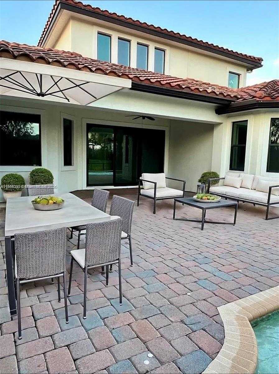 Small Image of 10350 CAMEILLA ST, Parkland Number 5